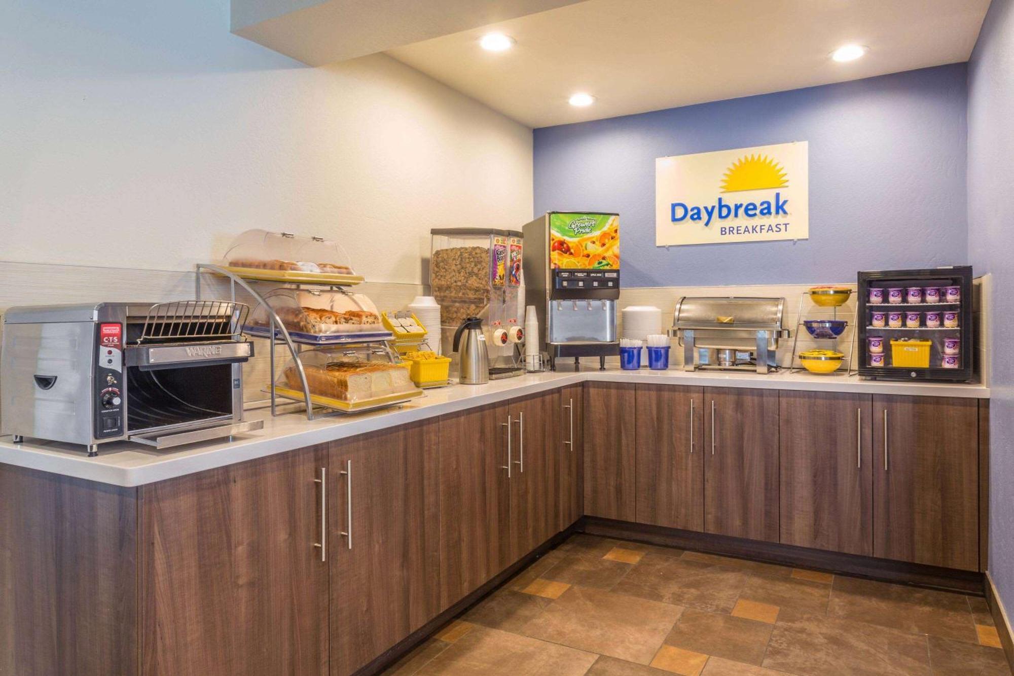 Days Inn & Suites By Wyndham East Flagstaff Exterior photo