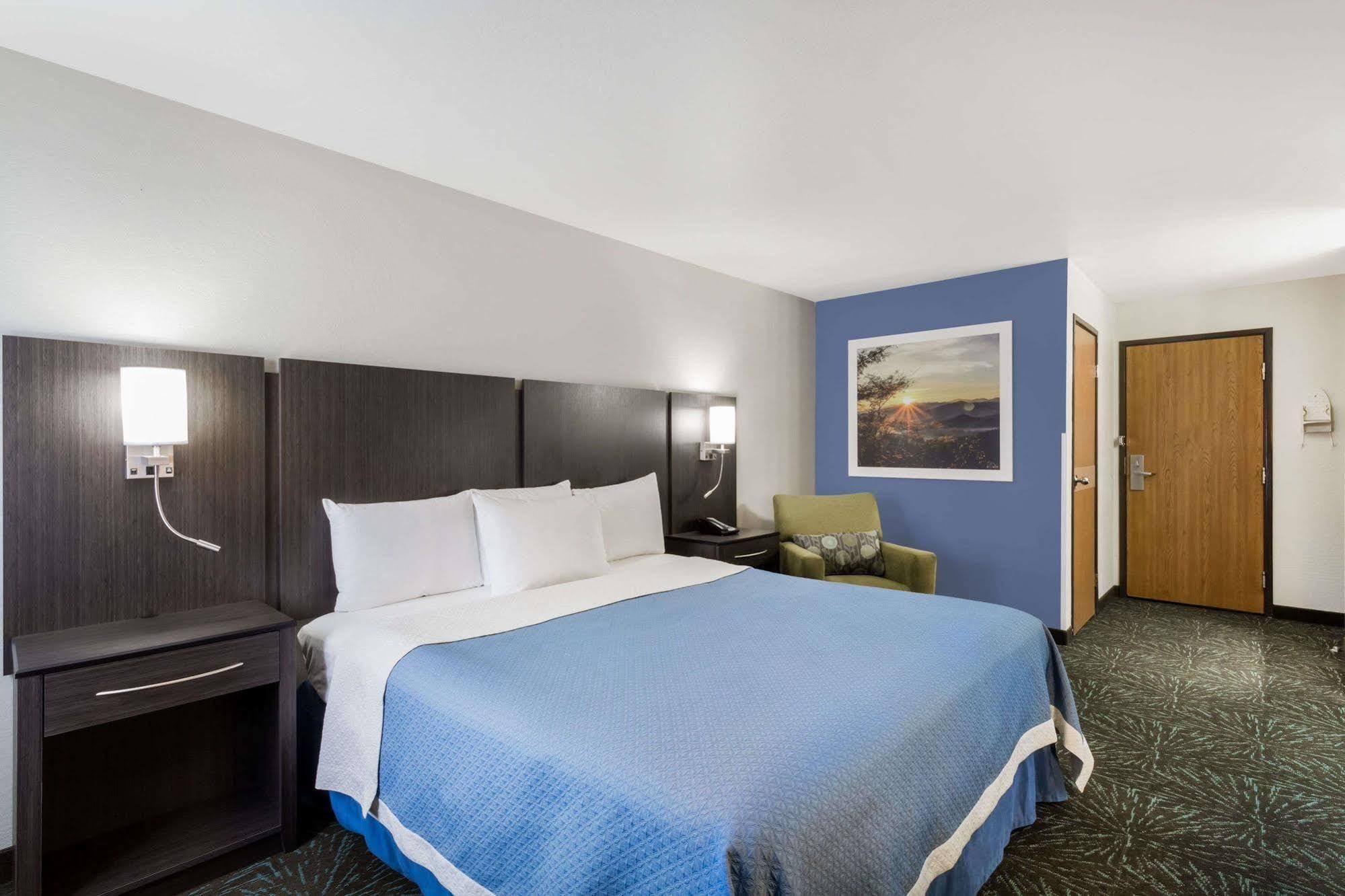 Days Inn & Suites By Wyndham East Flagstaff Exterior photo